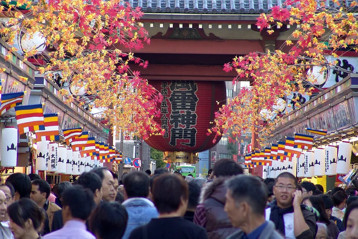 Puerta Kaminarimon de Senso-ji en Asakusa, Tokio