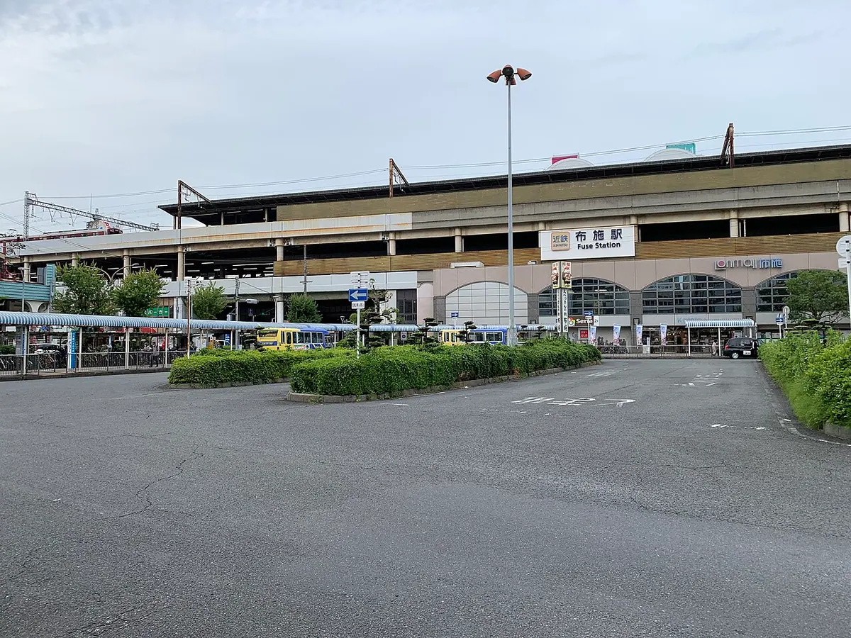 Exterior de la estación Fuse, en Higashiosaka