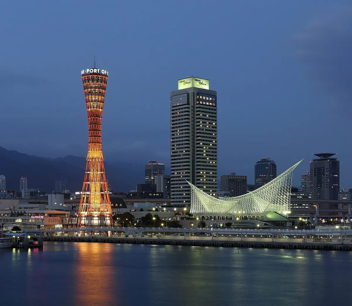 Torre del puerto y Museo Marítimo de Kobe